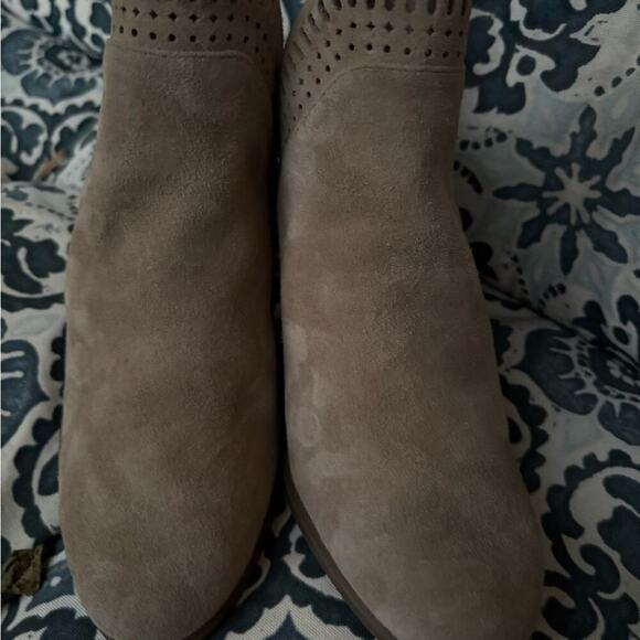 Vince Camuto Suede Women's size 8 Split Shaft Ankle Boots​​ - Picture 3 of 9